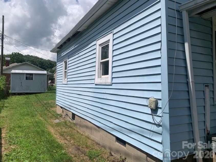 28 CHESTNUT Street, Rosman, NC 28712.  MLS# CAR4406002, YatesRealty ID 38891. 