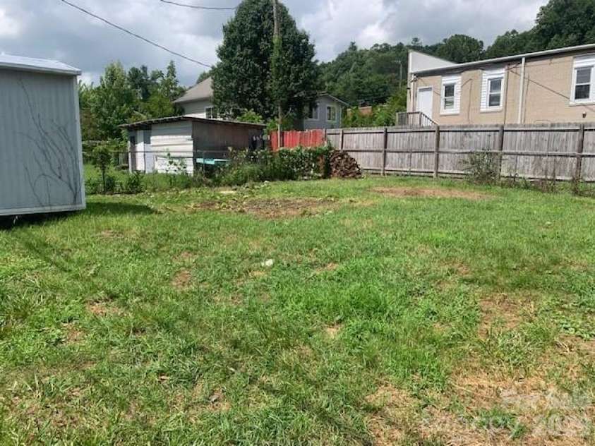 28 CHESTNUT Street, Rosman, NC 28712.  MLS# CAR4406002, YatesRealty ID 38891. 
