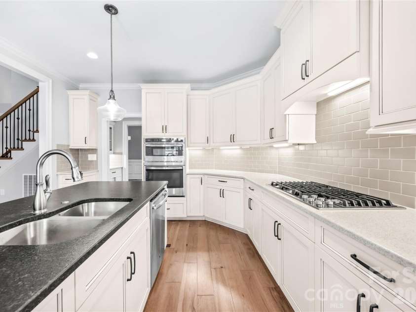 179 Hidden Meadows Drive, Mooresville, NC 28117.  MLS# CAR4406163, YatesRealty ID 38892. Custom Kitchen