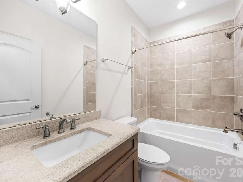 179 Hidden Meadows Drive, Mooresville, NC 28117.  MLS# CAR4406163, YatesRealty ID 38892. Full Bathroom #2
