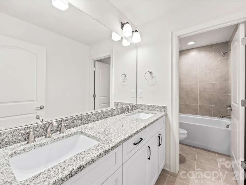 179 Hidden Meadows Drive, Mooresville, NC 28117.  MLS# CAR4406163, YatesRealty ID 38892. Full Bathroom #3