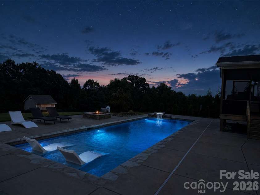 179 Hidden Meadows Drive, Mooresville, NC 28117.  MLS# CAR4406163, YatesRealty ID 38892. LED lighting (Multiple Colors)