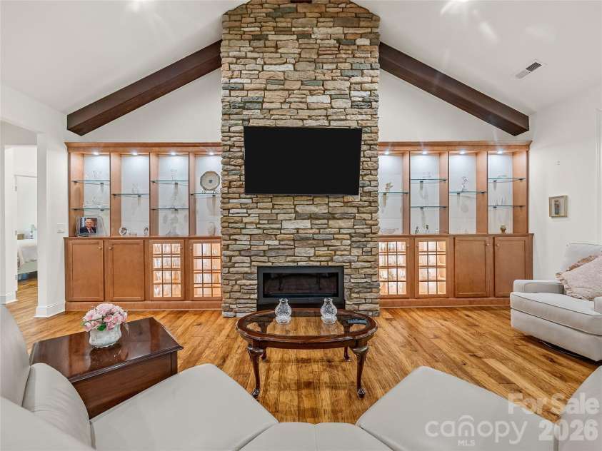 240 Persimmon Hill Drive, Columbus, NC 28722.  MLS# CAR4405734, YatesRealty ID 38895. 