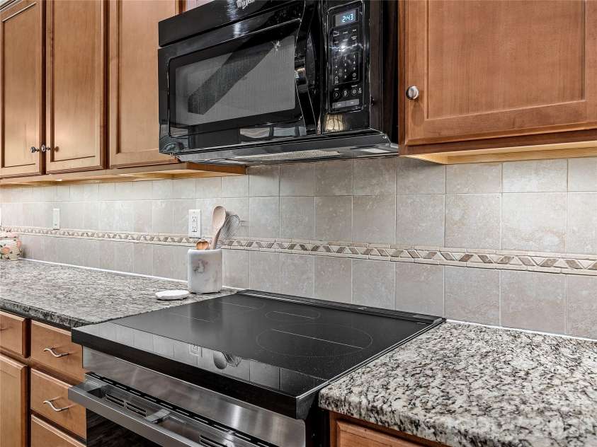 240 Persimmon Hill Drive, Columbus, NC 28722.  MLS# CAR4405734, YatesRealty ID 38895. 