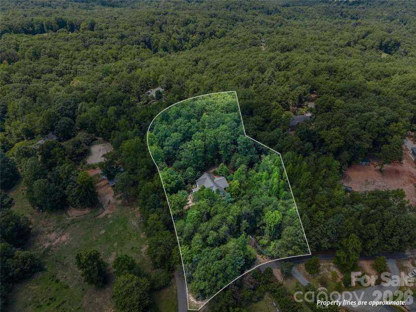 240 Persimmon Hill Drive, Columbus, NC 28722.  MLS# CAR4405734, YatesRealty ID 38895. 
