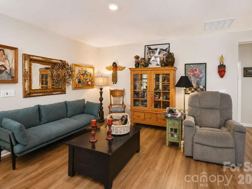 2826 Legacy Ridge Lane, Catawba, NC 28609.  MLS# CAR4405715, YatesRealty ID 38898. 