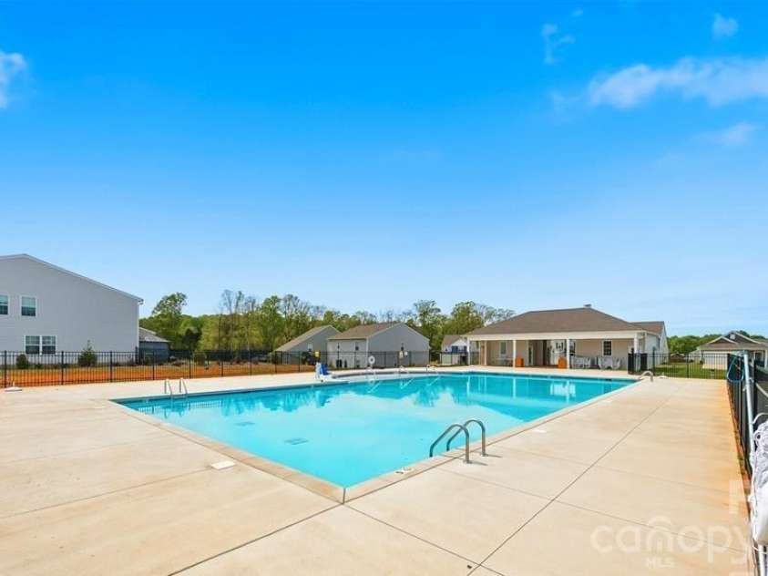 2826 Legacy Ridge Lane, Catawba, NC 28609.  MLS# CAR4405715, YatesRealty ID 38898. Community Pool