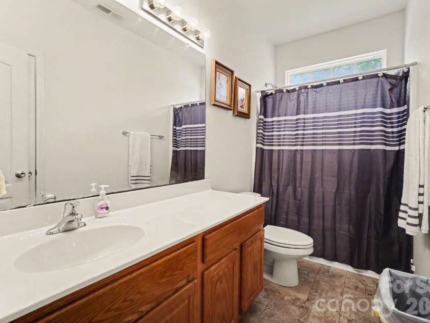 6900 Daisy Bee Court, Charlotte, NC 28126.  MLS# CAR4405840, YatesRealty ID 38899. Bathroom 2