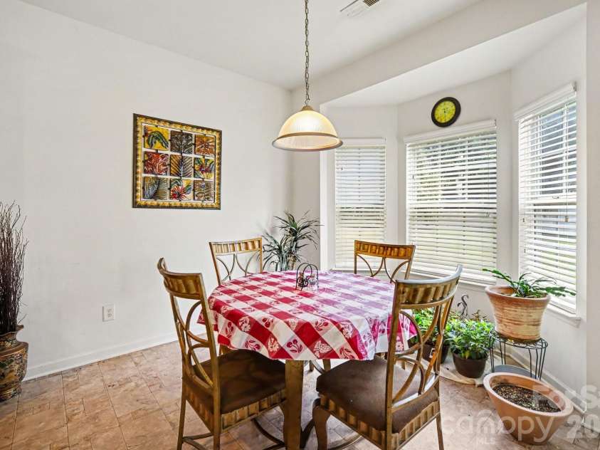 6900 Daisy Bee Court, Charlotte, NC 28126.  MLS# CAR4405840, YatesRealty ID 38899. Breakfast Nook