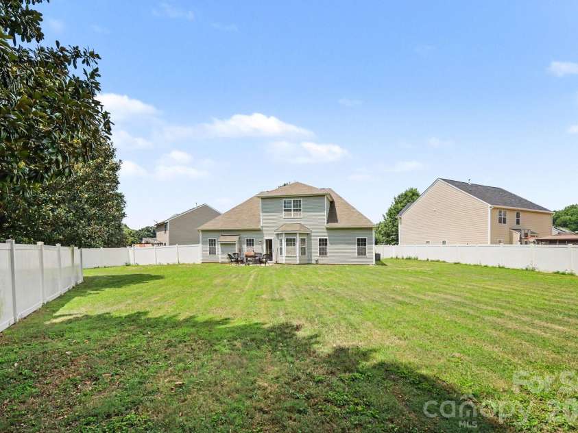 6900 Daisy Bee Court, Charlotte, NC 28126.  MLS# CAR4405840, YatesRealty ID 38899. Fenced-in backyard