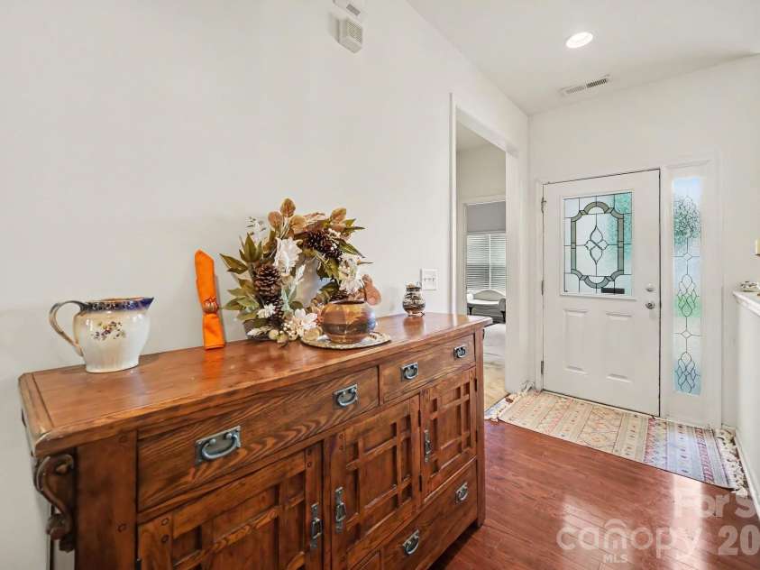 6900 Daisy Bee Court, Charlotte, NC 28126.  MLS# CAR4405840, YatesRealty ID 38899. Formal Entryway