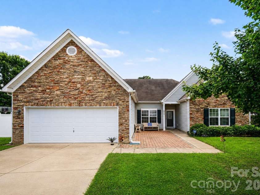 6900 Daisy Bee Court, Charlotte, NC 28126.  MLS# CAR4405840, YatesRealty ID 38899. Front Exterior