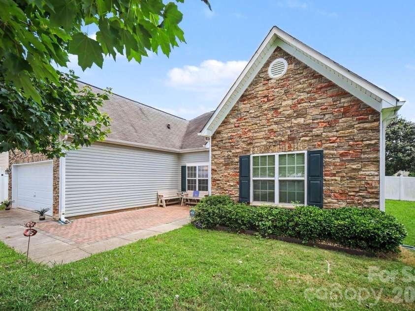 6900 Daisy Bee Court, Charlotte, NC 28126.  MLS# CAR4405840, YatesRealty ID 38899. Front Exterior