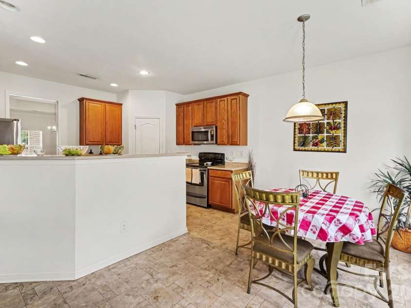 6900 Daisy Bee Court, Charlotte, NC 28126.  MLS# CAR4405840, YatesRealty ID 38899. Kitchen and breakfast nook