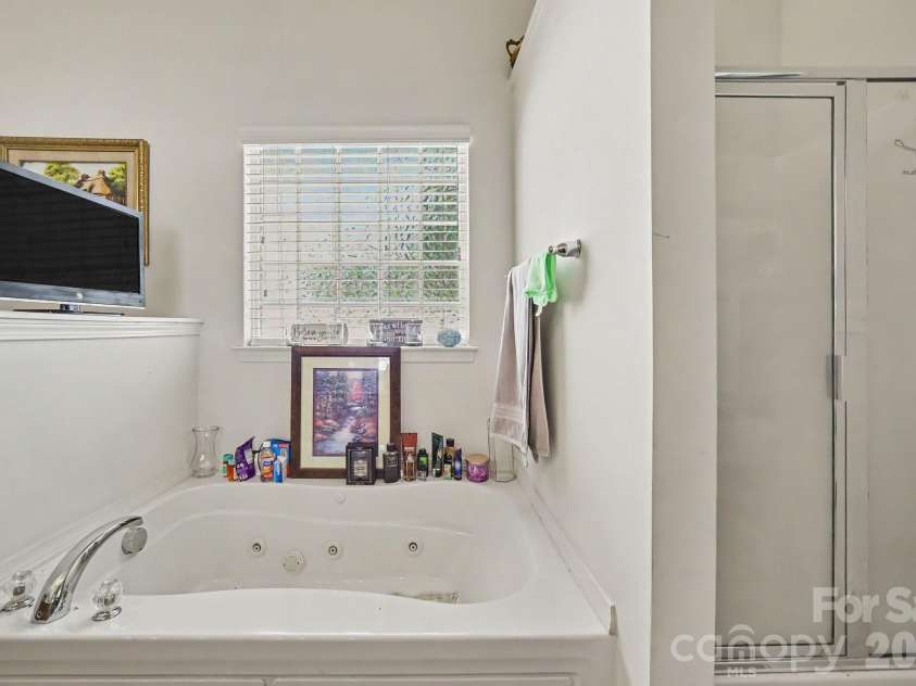 6900 Daisy Bee Court, Charlotte, NC 28126.  MLS# CAR4405840, YatesRealty ID 38899. Primary Bathroom