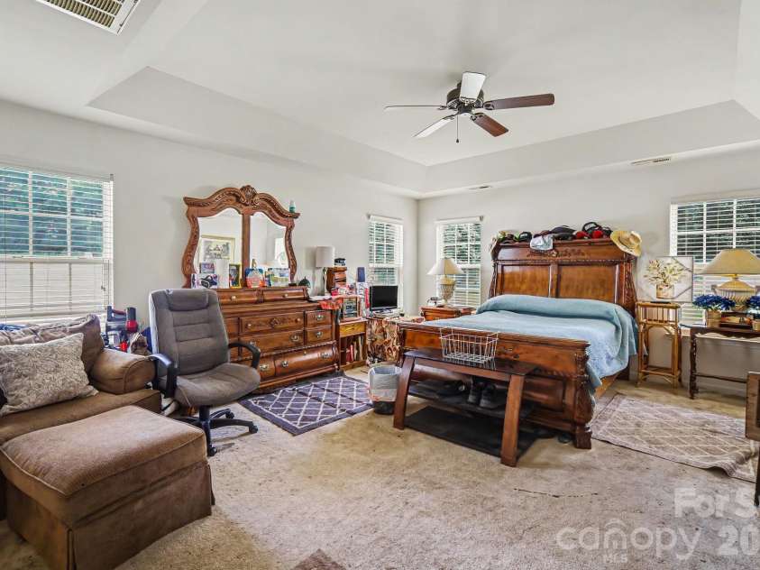 6900 Daisy Bee Court, Charlotte, NC 28126.  MLS# CAR4405840, YatesRealty ID 38899. Primary Bedroom