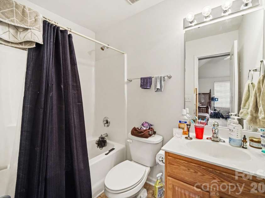 6900 Daisy Bee Court, Charlotte, NC 28126.  MLS# CAR4405840, YatesRealty ID 38899. Upstairs full bath