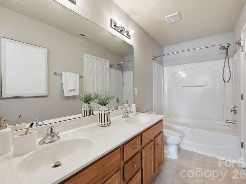 212 Primrose Walk, Fort Mill, SC 29715.  MLS# CAR4356540, YatesRealty ID 3890. 