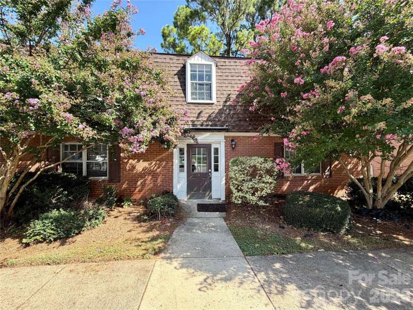 5805 Hunting Ridge Lane, Charlotte, NC 28212.  MLS# CAR4405871, YatesRealty ID 38900. 