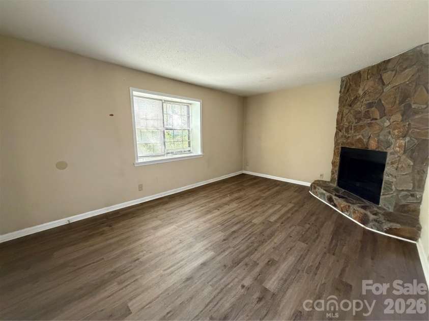 5805 Hunting Ridge Lane, Charlotte, NC 28212.  MLS# CAR4405871, YatesRealty ID 38900. 