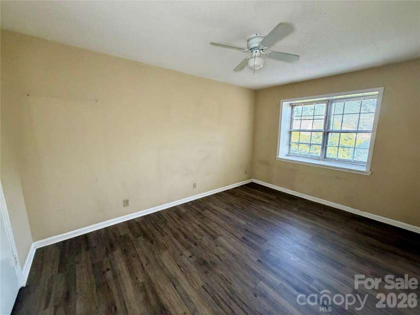5805 Hunting Ridge Lane, Charlotte, NC 28212.  MLS# CAR4405871, YatesRealty ID 38900. 