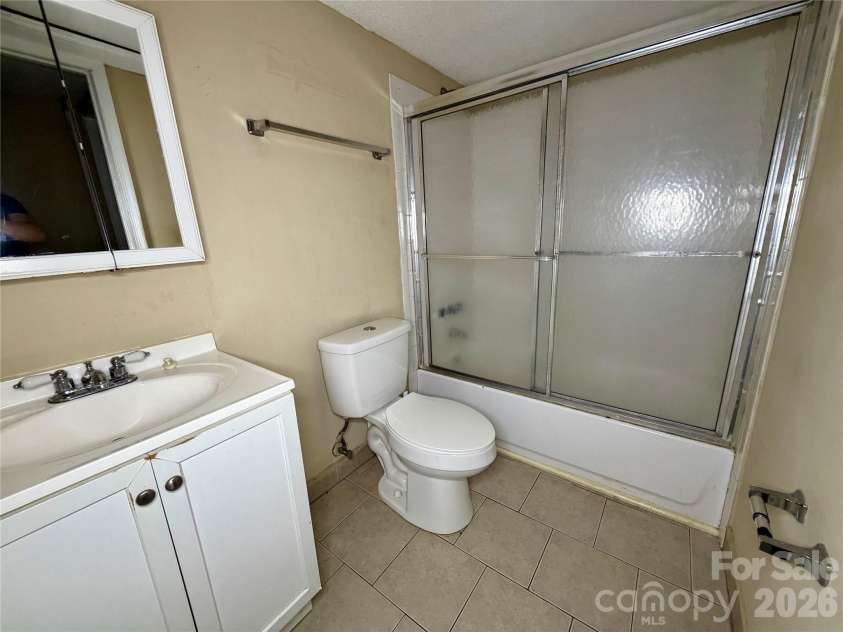 5805 Hunting Ridge Lane, Charlotte, NC 28212.  MLS# CAR4405871, YatesRealty ID 38900. 