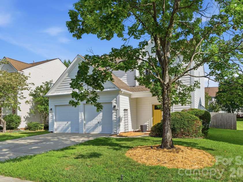 5219 Bentgrass Run Drive, Charlotte, NC 28269.  MLS# CAR4399258, YatesRealty ID 38901. 
