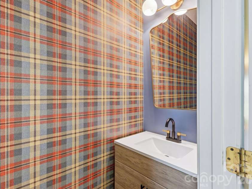 5219 Bentgrass Run Drive, Charlotte, NC 28269.  MLS# CAR4399258, YatesRealty ID 38901. 