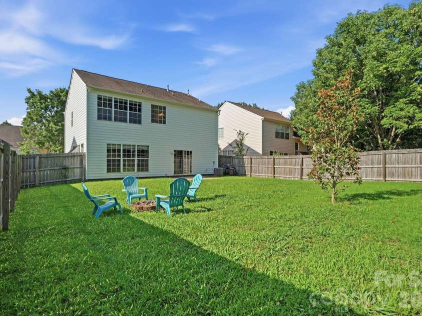5219 Bentgrass Run Drive, Charlotte, NC 28269.  MLS# CAR4399258, YatesRealty ID 38901. 