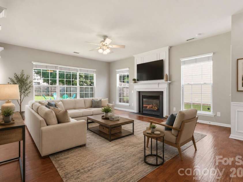 5219 Bentgrass Run Drive, Charlotte, NC 28269.  MLS# CAR4399258, YatesRealty ID 38901. Family Room with Chat GPT