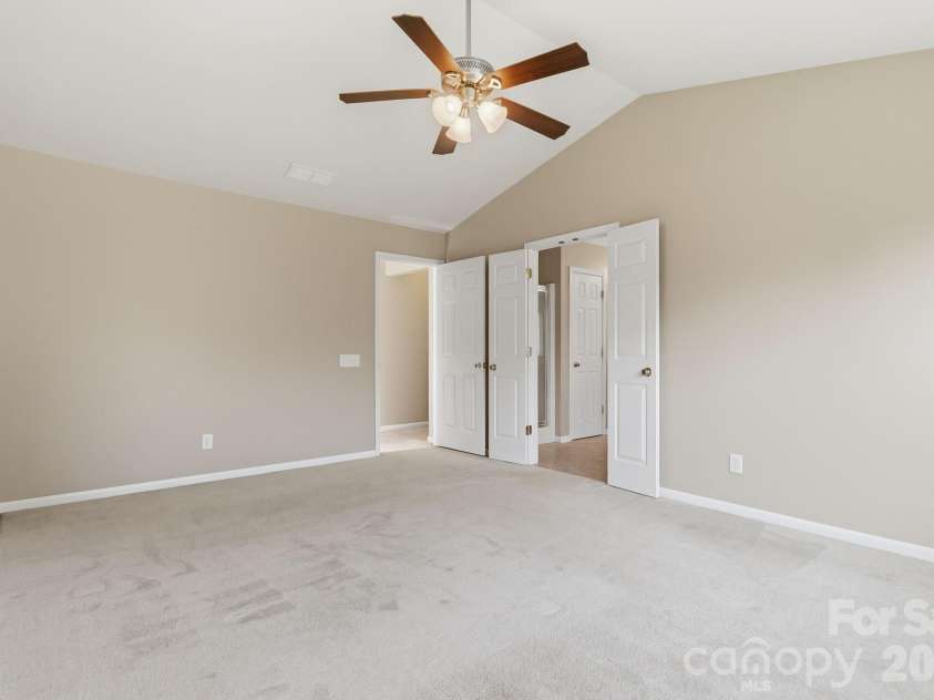 5219 Bentgrass Run Drive, Charlotte, NC 28269.  MLS# CAR4399258, YatesRealty ID 38901. Primary Bedroom