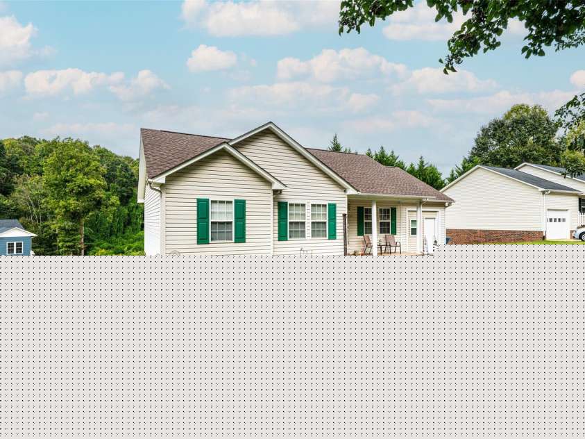 1324 39th Street, Hickory, NC 28602.  MLS# CAR4309286, YatesRealty ID 38903. 