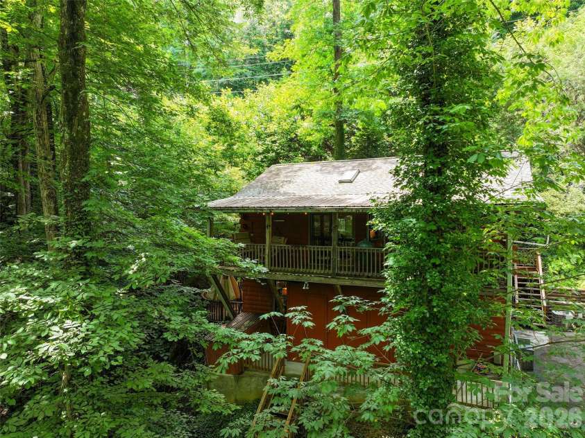 976 Wildcat Run, Maggie Valley, NC 28751.  MLS# CAR4405599, YatesRealty ID 38903. 