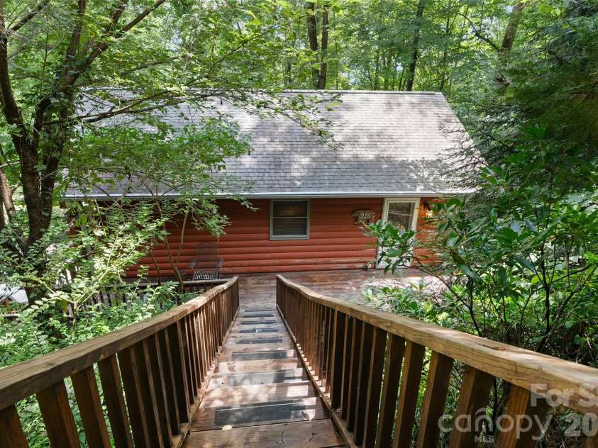 976 Wildcat Run, Maggie Valley, NC 28751.  MLS# CAR4405599, YatesRealty ID 38903. 