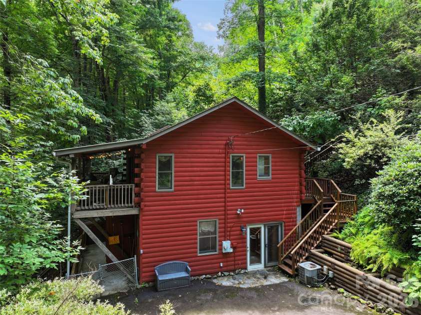 976 Wildcat Run, Maggie Valley, NC 28751.  MLS# CAR4405599, YatesRealty ID 38903. 