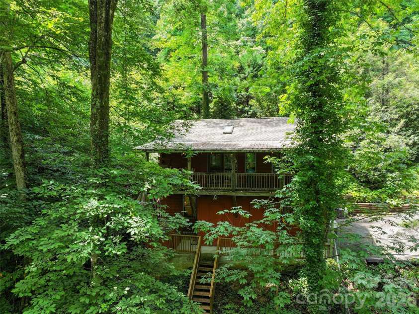 976 Wildcat Run, Maggie Valley, NC 28751.  MLS# CAR4405599, YatesRealty ID 38903. 