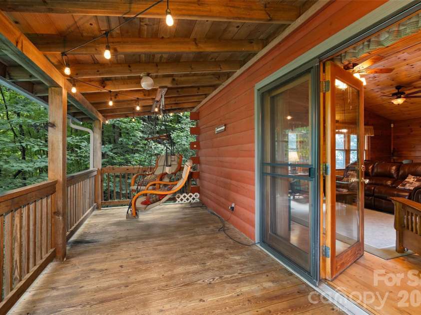 976 Wildcat Run, Maggie Valley, NC 28751.  MLS# CAR4405599, YatesRealty ID 38903. 