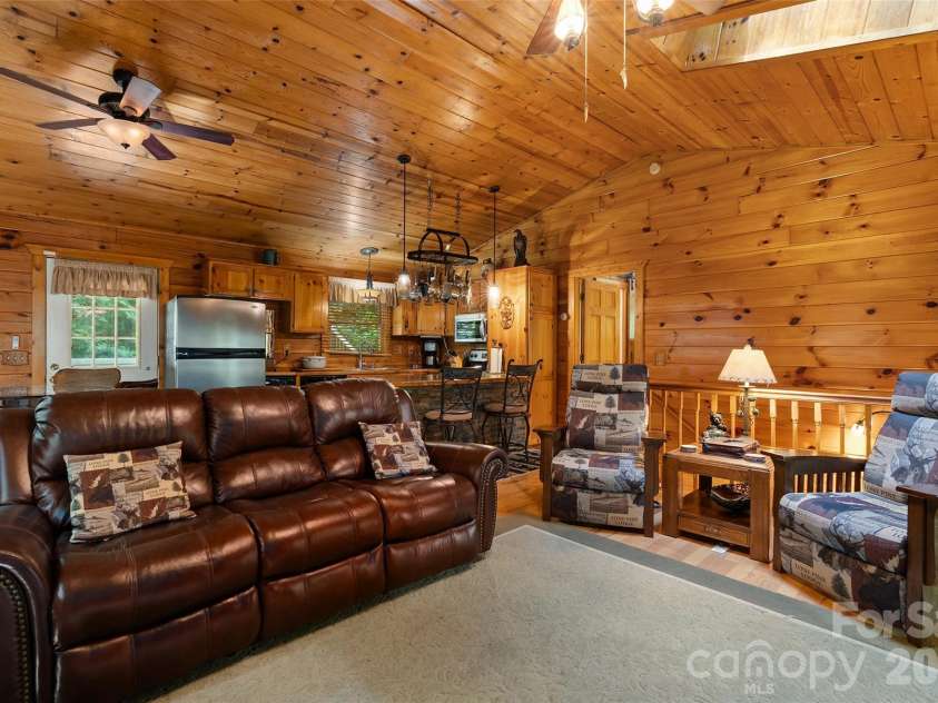 976 Wildcat Run, Maggie Valley, NC 28751.  MLS# CAR4405599, YatesRealty ID 38903. 