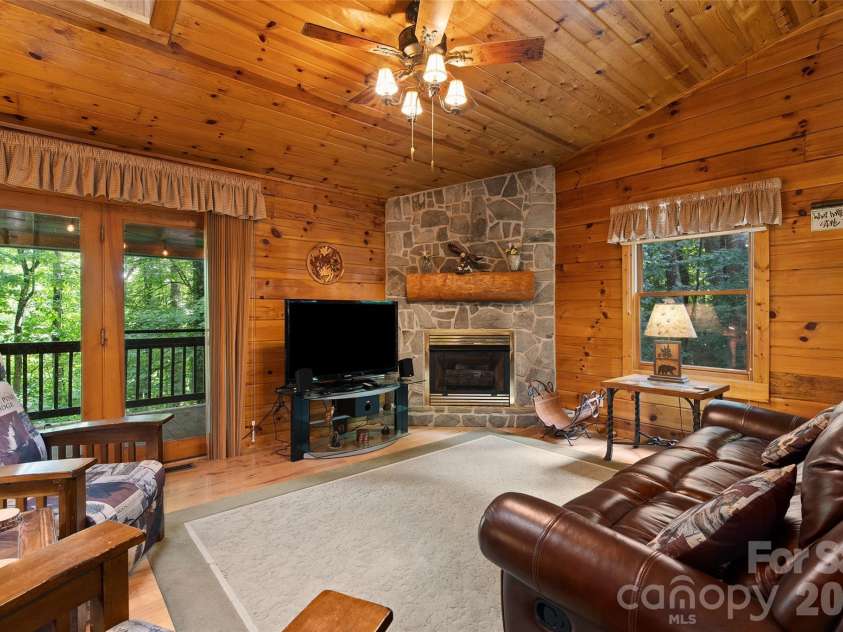 976 Wildcat Run, Maggie Valley, NC 28751.  MLS# CAR4405599, YatesRealty ID 38903. 