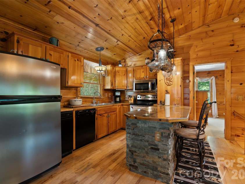 976 Wildcat Run, Maggie Valley, NC 28751.  MLS# CAR4405599, YatesRealty ID 38903. 