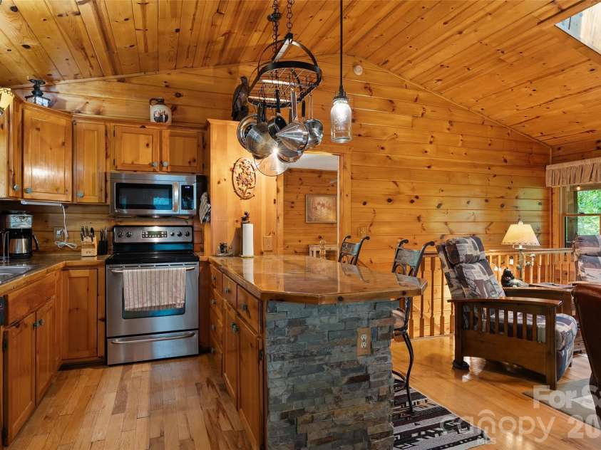 976 Wildcat Run, Maggie Valley, NC 28751.  MLS# CAR4405599, YatesRealty ID 38903. 
