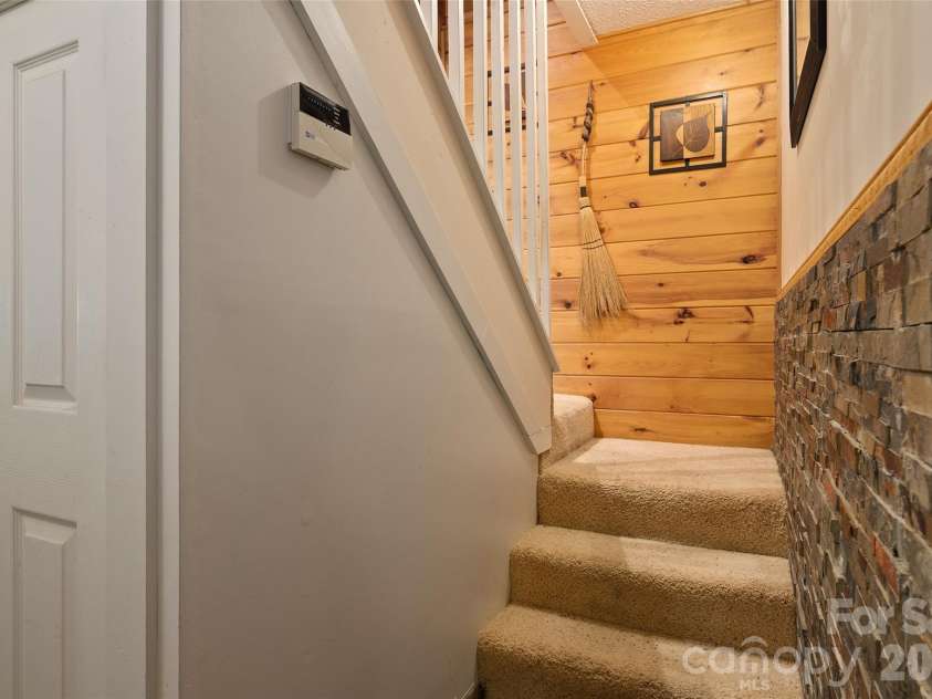 976 Wildcat Run, Maggie Valley, NC 28751.  MLS# CAR4405599, YatesRealty ID 38903. 