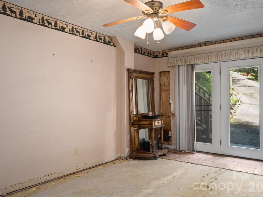 976 Wildcat Run, Maggie Valley, NC 28751.  MLS# CAR4405599, YatesRealty ID 38903. 
