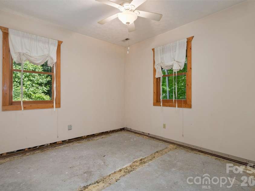 976 Wildcat Run, Maggie Valley, NC 28751.  MLS# CAR4405599, YatesRealty ID 38903. 