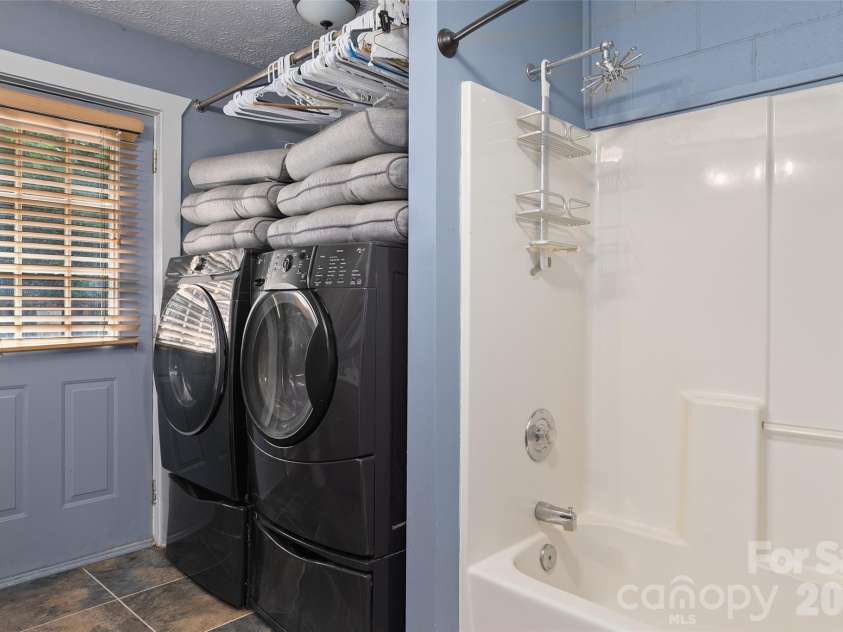 976 Wildcat Run, Maggie Valley, NC 28751.  MLS# CAR4405599, YatesRealty ID 38903. 