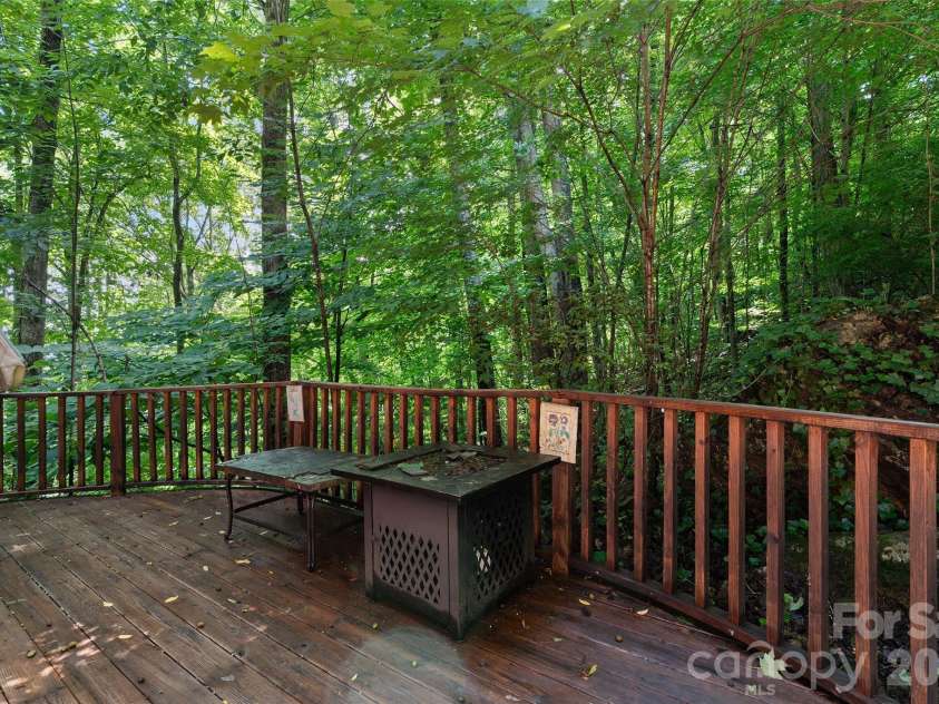 976 Wildcat Run, Maggie Valley, NC 28751.  MLS# CAR4405599, YatesRealty ID 38903. 