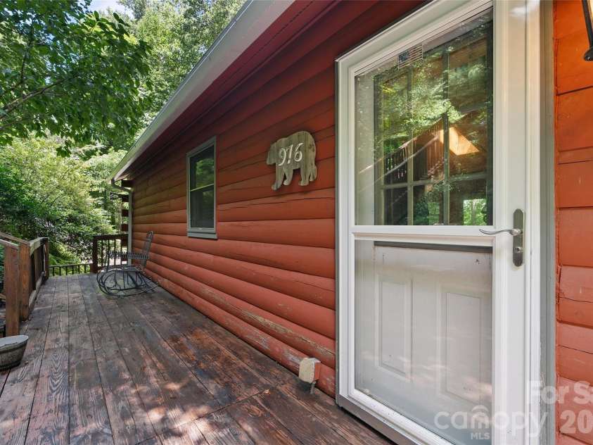 976 Wildcat Run, Maggie Valley, NC 28751.  MLS# CAR4405599, YatesRealty ID 38903. 