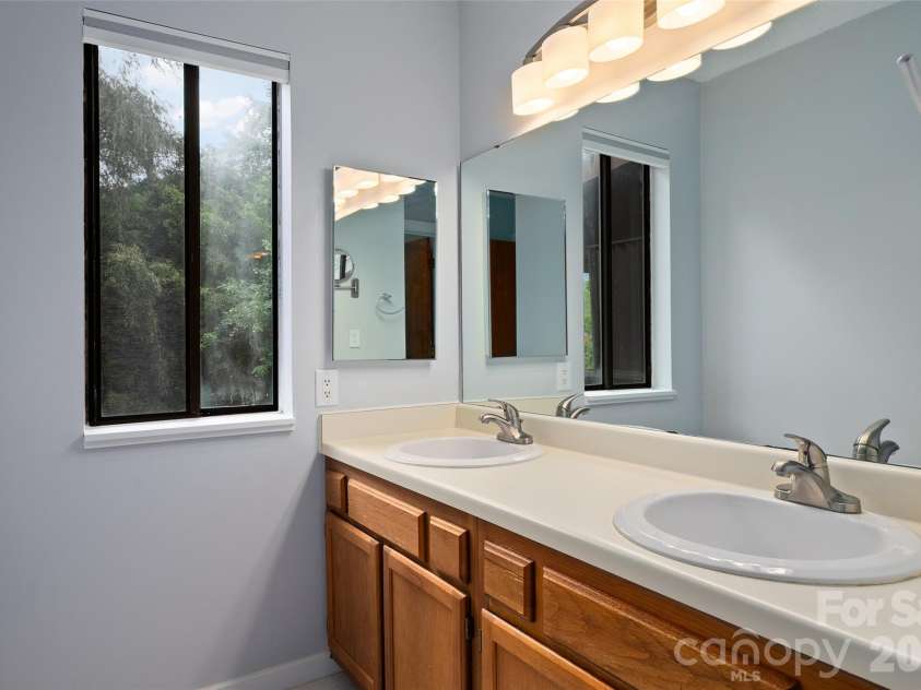 36 Meadows Lane, Maggie Valley, NC 28751.  MLS# CAR4405009, YatesRealty ID 38906. 