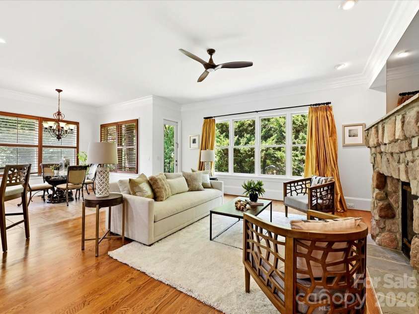 6806 Larrisa Court, Charlotte, NC 28226.  MLS# CAR4333871, YatesRealty ID 38909. Great Room