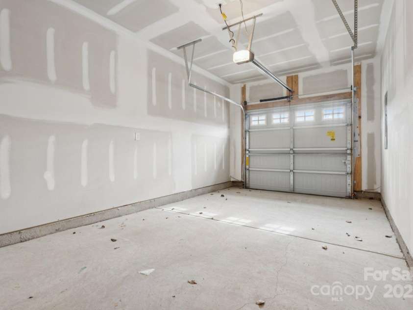 4742 Lakeview Road, Charlotte, NC 28216.  MLS# CAR4261326, YatesRealty ID 3891. Garage